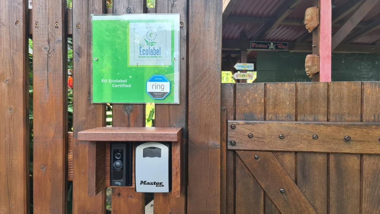 Les Bananes Vertes Ecolodges Saint-Claude Exteriér fotografie